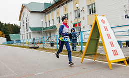 В Ханты-Мансийске прошёл легкоатлетический кросс «Золотая осень»