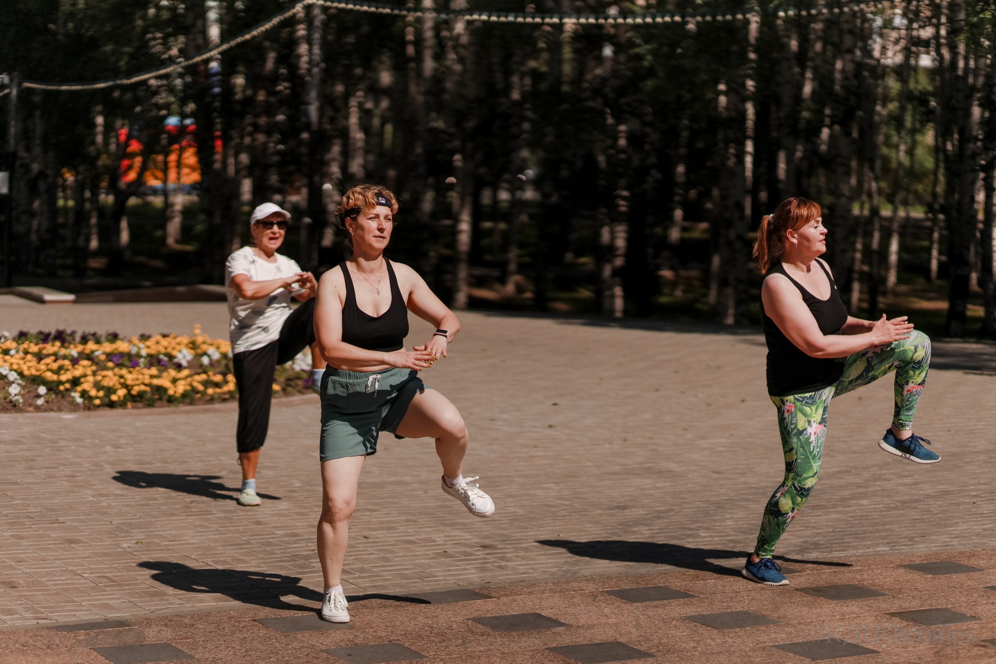 Танцы под открытым небом москва. Танцы под открытым небом. Танцы в хм. Танцы хм Рознина 71. Танцы под открытым небом картинки.