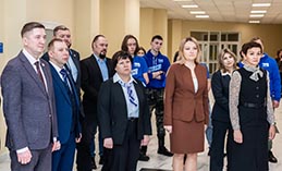 Партийный десант оценил состояние второго блока Гимназии №1