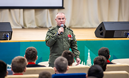 Герой РФ Александр Головашкин принял участие в «Уроке мужества» 
