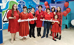 Женщины Ханты-Мансийска вновь надели красные платья