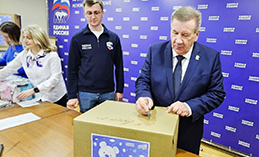 Партийцы отправили из Югры в Макеевку около 2 тонн груза с подарками