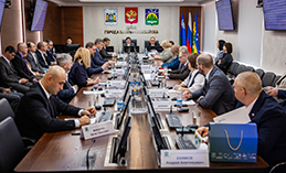 Максим Ряшин принял участие в 59-м заседании Думы Ханты-Мансийска