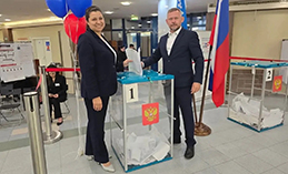 Два поколения семьи Акимовых на избирательных участках