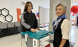 Впервые голосующие горожане активно приходят на избирательные участки 