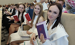 В школах Ханты-Мансийска прошли выпускные вечера