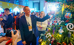 Руслан Кухарук исполнит желания юных югорчанки и макеевчанки