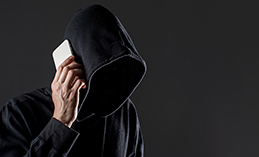 Эксперт рассказал, используют ли мошенники гипноз