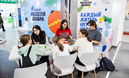 Хантымансийцы сделали новогодние открытки для одиноких пожилых людей