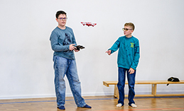 200 юных хантымансийцев пройдут обучение в школе операторов FPV-дронов 