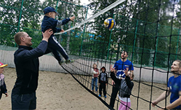 Единороссы организовали для детей соревнования по волейболу