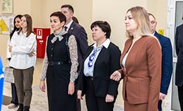 «Партийный десант» оценил возможности второго блока гимназии 