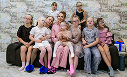 Приумножая счастье. Эвелина Блёданс посетила семью из Ханты-Мансийска