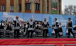 Хантымансийцы празднуют Первомай