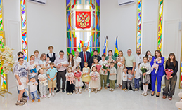 Церемония чествования многодетных семей прошла в Ханты-Мансийске