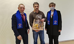 Работника пожарной охраны поздравили с профессиональным праздником
