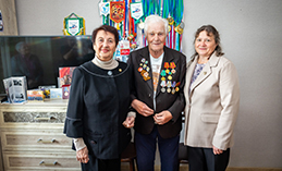 Почётного жителя Ханты-Мансийска Виктора Черина поздравили с 94-летием