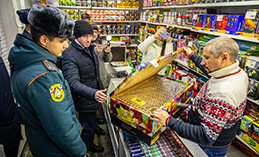 В Ханты-Мансийске проверили точки продажи фейерверков
