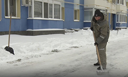 Зимой в Ханты-Мансийске уборка снега становится первостепенной задачей