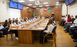 В Ханты-Мансийске стартовал проект «Мудрость и юность рядом идут!»