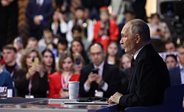 Владимир Путин в прямом эфире отвечает на вопросы россиян