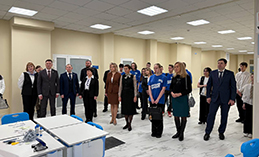 Партийный десант побывал в месте, где рождаются знания