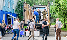 20 тонн гуманитарного груза доставят из столицы Югры на передовую
