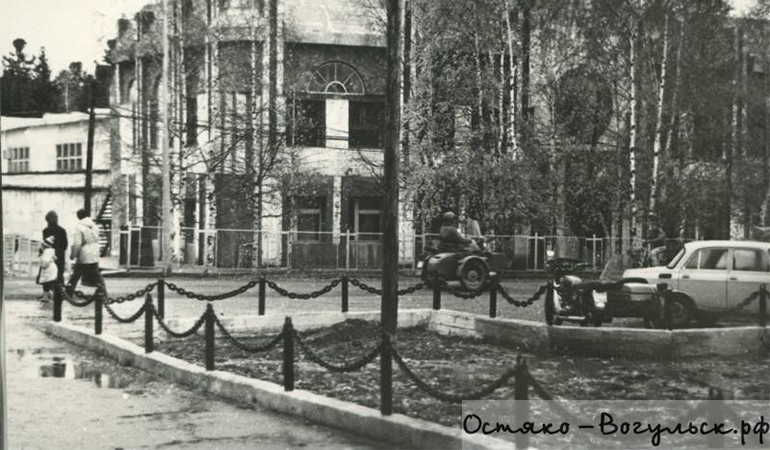 Первый спортзал с бассейном на ул. Гагарина.jpg